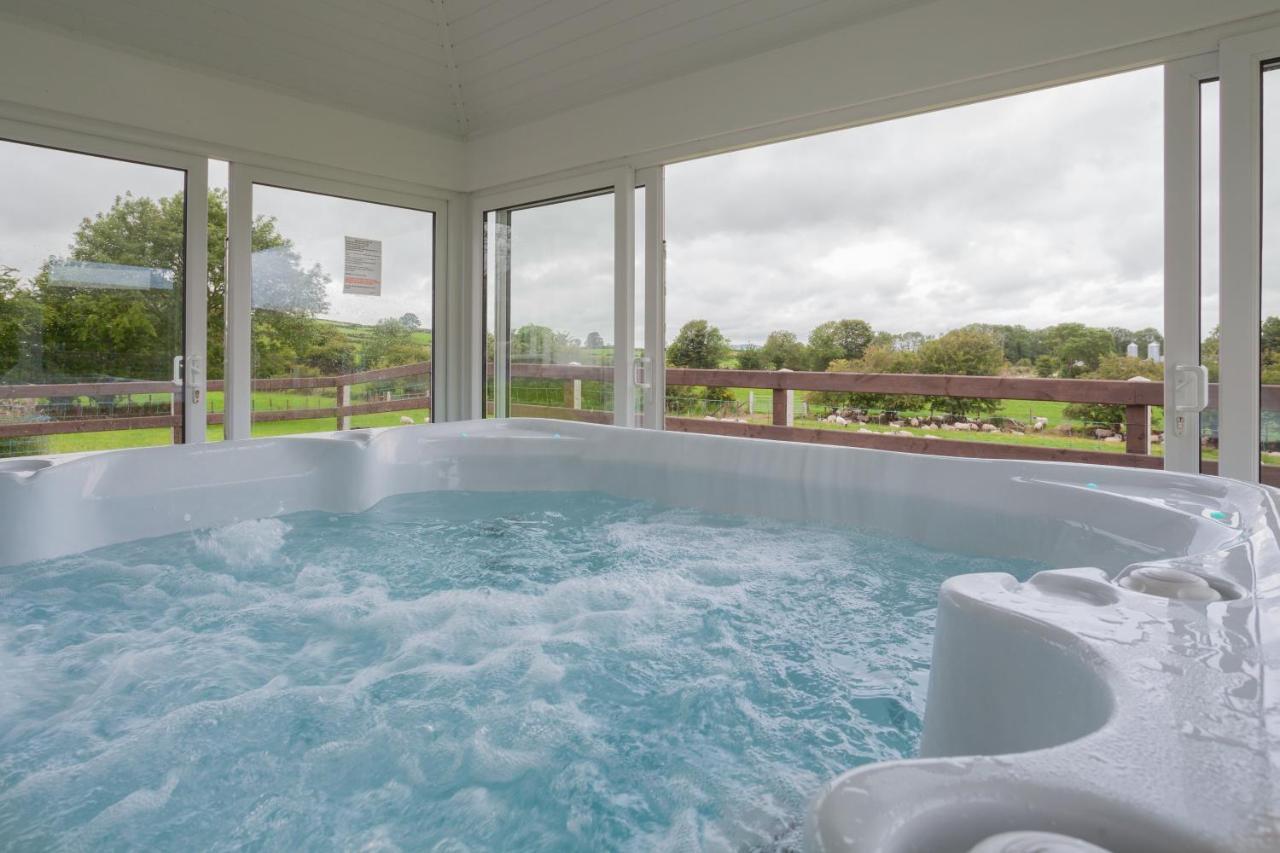 Beautiful Mountain Views & Private Hot Tub * Kilcoo