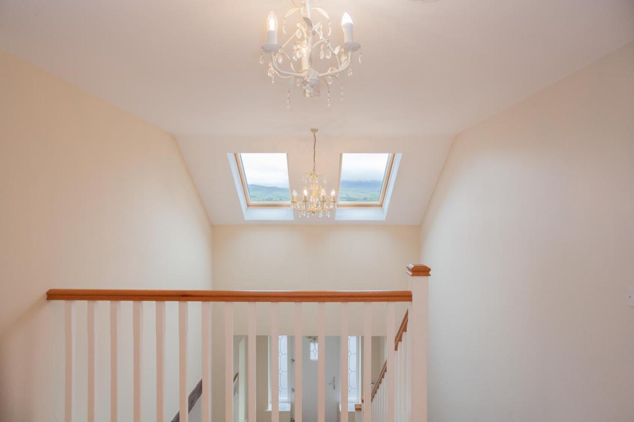 Beautiful Mountain Views & Private Hot Tub Kilcoo