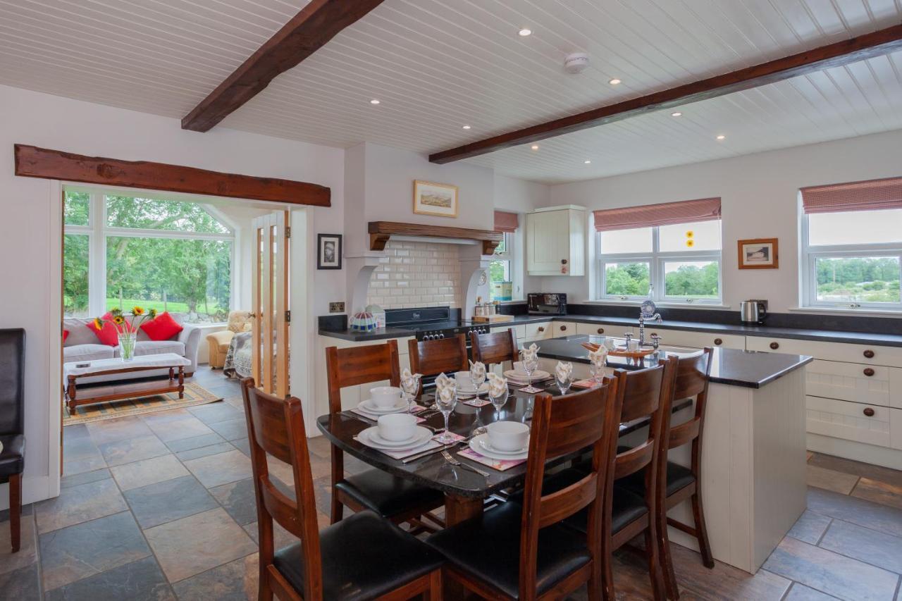 Holiday home Beautiful Mountain Views & Private Hot Tub