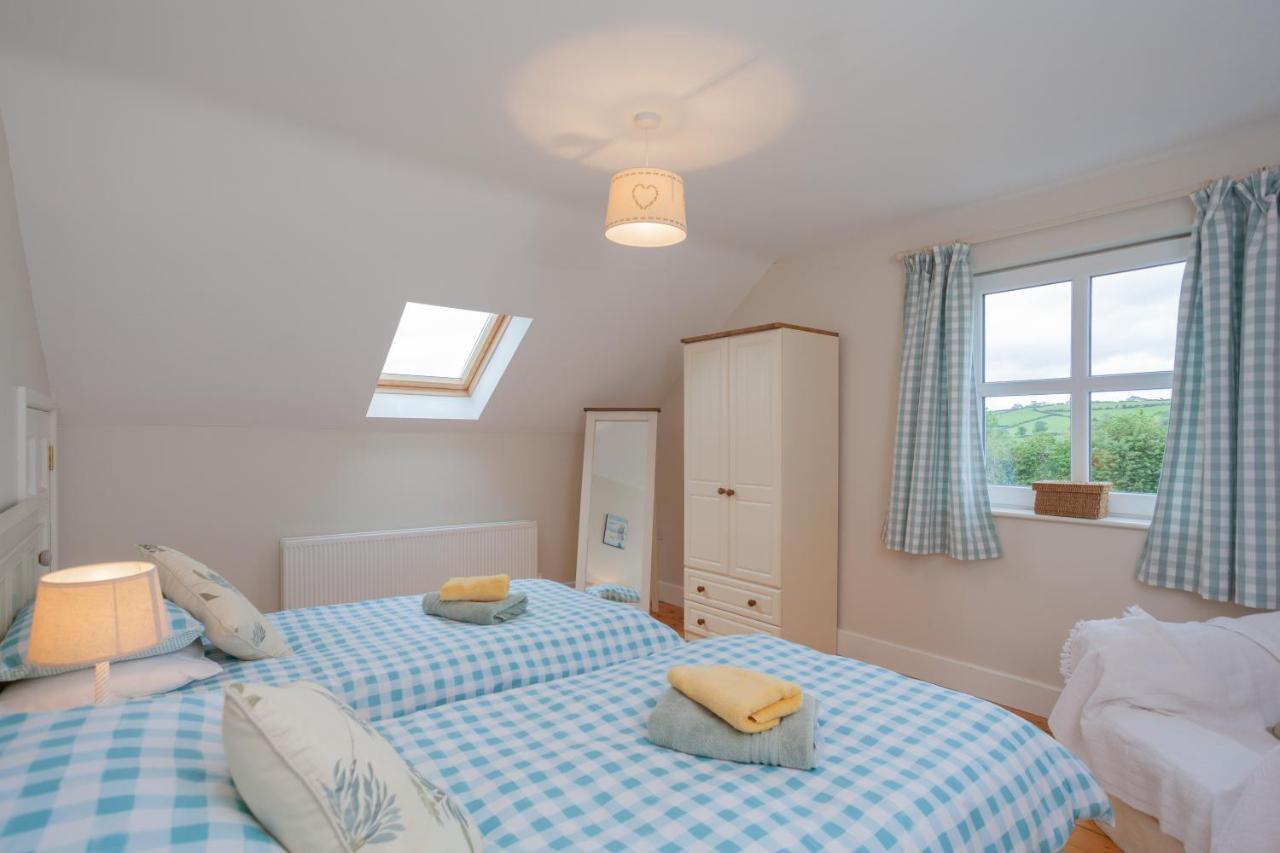 Beautiful Mountain Views & Private Hot Tub Holiday home