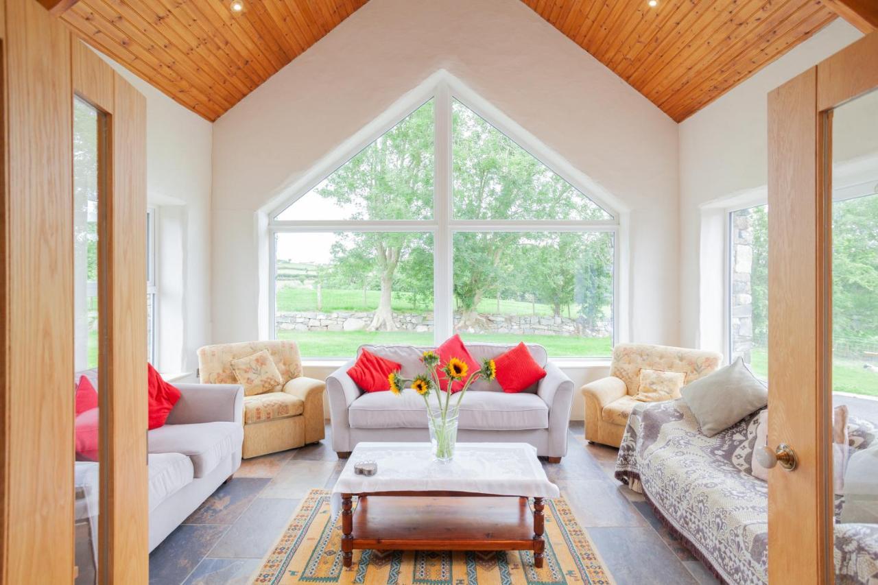 Beautiful Mountain Views & Private Hot Tub * Kilcoo