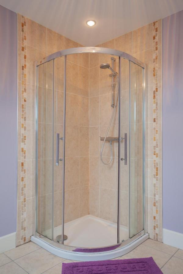 Beautiful Mountain Views & Private Hot Tub Holiday home