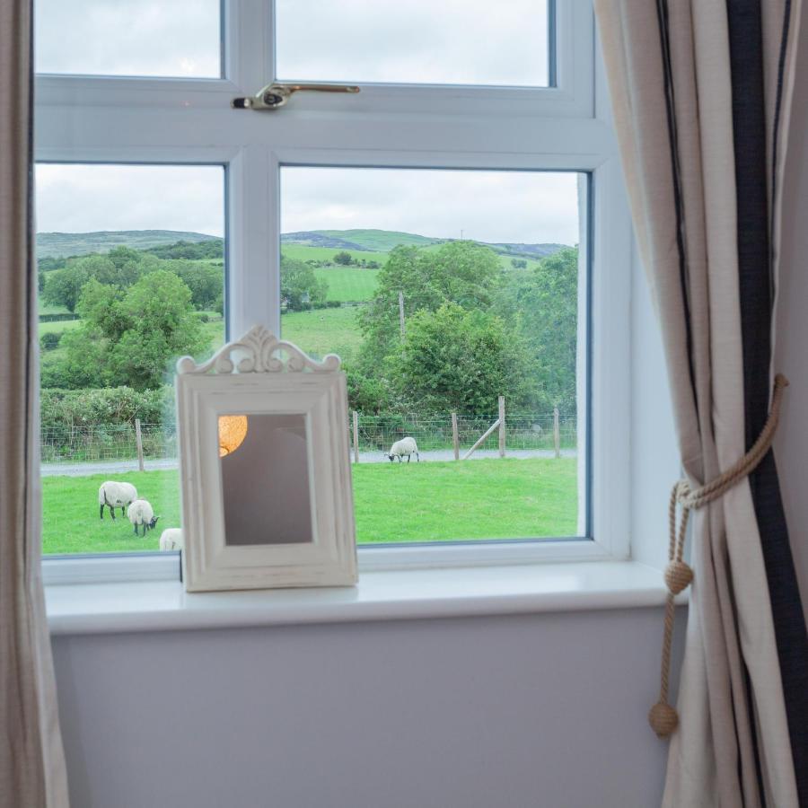 Beautiful Mountain Views & Private Hot Tub Holiday home