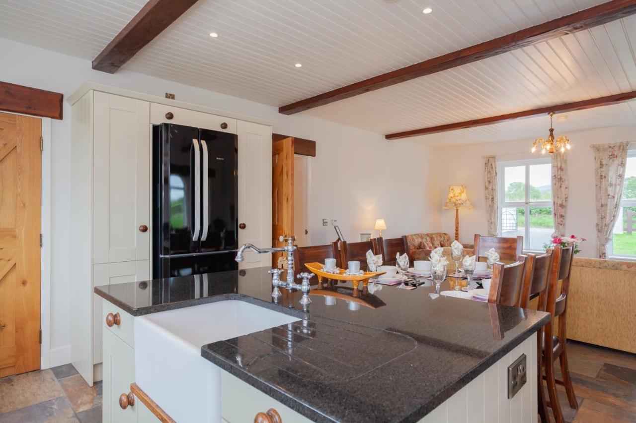 Beautiful Mountain Views & Private Hot Tub