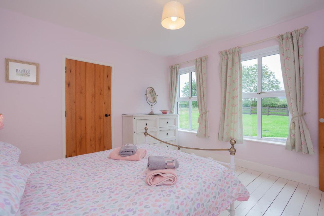 Beautiful Mountain Views & Private Hot Tub Kilcoo
