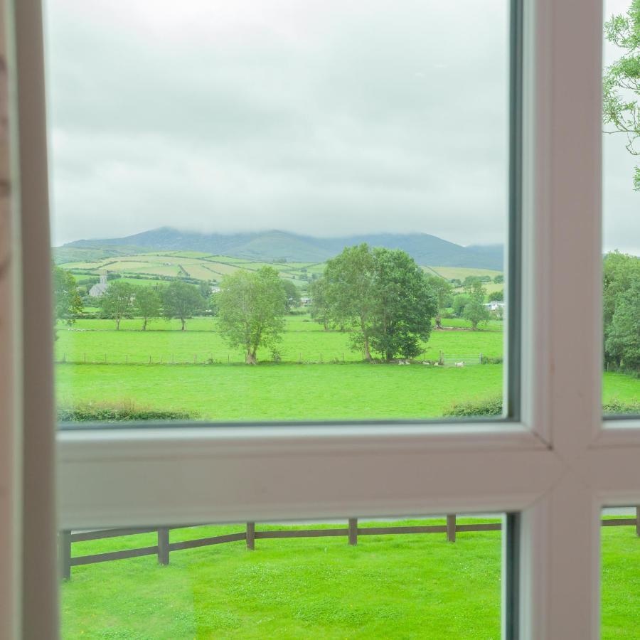 Beautiful Mountain Views & Private Hot Tub Kilcoo