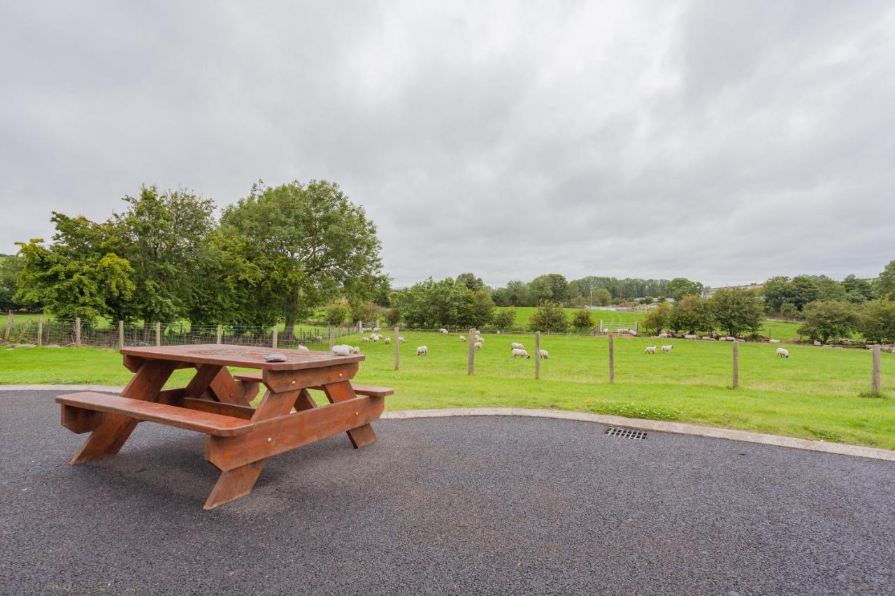 Beautiful Mountain Views & Private Hot Tub * Kilcoo