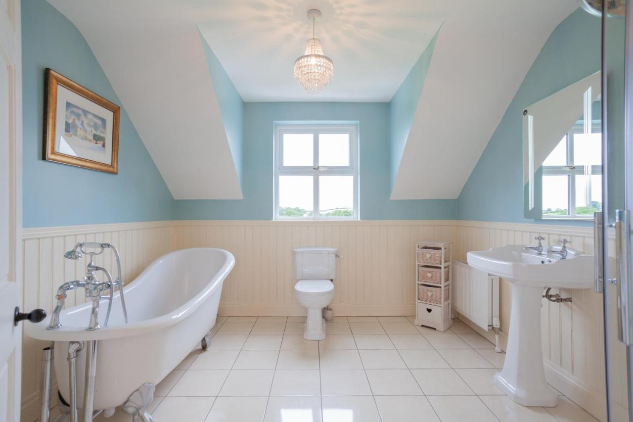 Beautiful Mountain Views & Private Hot Tub Holiday home Kilcoo